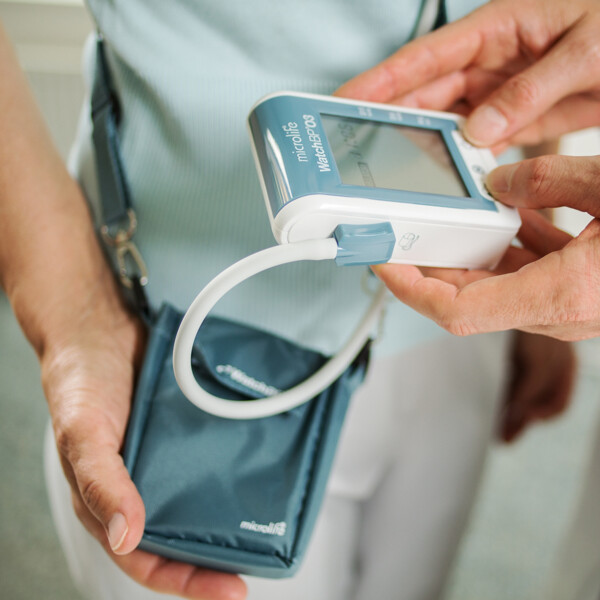 Product Page-In-Use_WatchBP_O3 Ambulatory